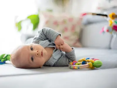 足月嬰兒以含寡果糖或不含寡果糖的高 sn-2 棕櫚酸奶粉哺育之糞便脂肪酸皂、糞便軟硬度及胃腸道耐受性：一項雙盲、隨機分配臨床試驗。
